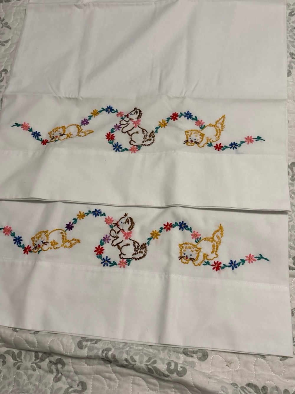Vintage Pair Hand Embroidered White Pillowcases Orange Flower
Vine 3 Kittens - Picture 3 of 14